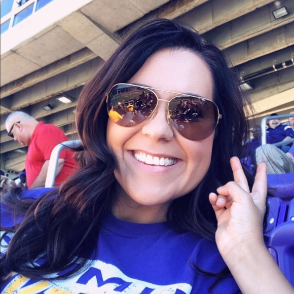 Meet your Posher, Stephanie - Picture 1 of 1